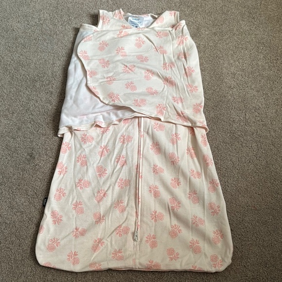 Halo SleepSack Swaddle - Pink and White Flowers - Picture 1 of 3
